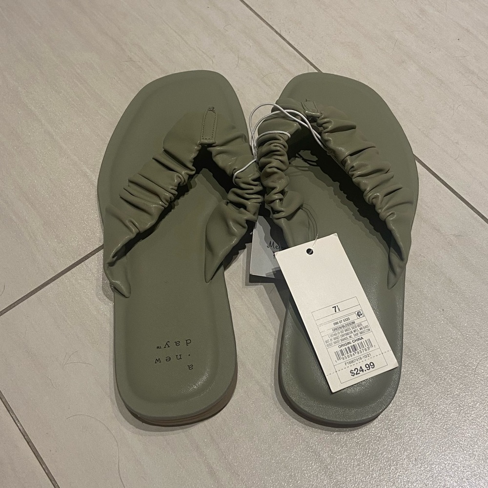 Target A New Day Green Sandals (Size 7.5) NWT